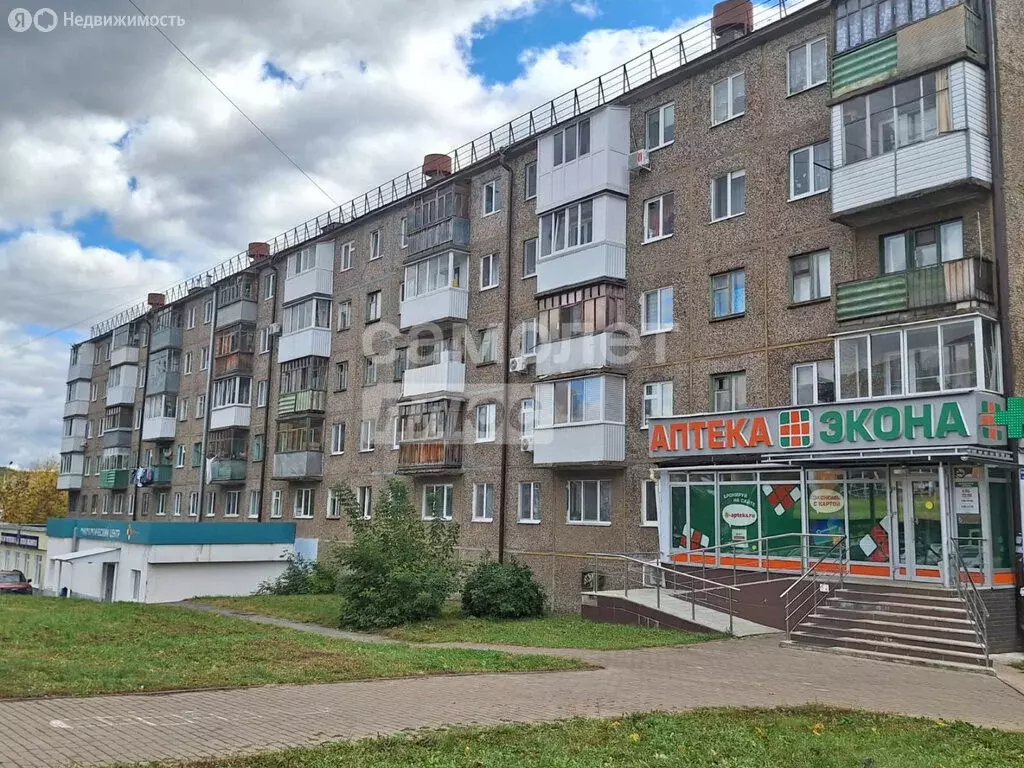 4-комнатная квартира: Уфа, улица Коммунаров, 62 (71.1 м) - Фото 0