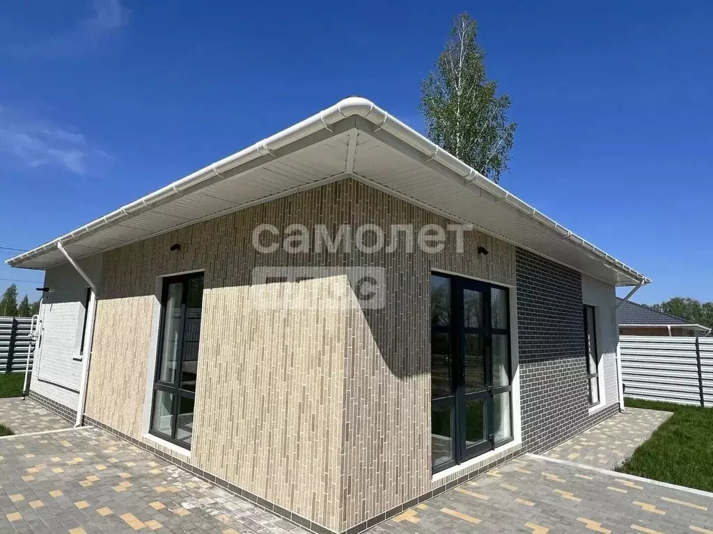 Дом в Курская область, Октябрьский район, Большедолженковский ... - Фото 1