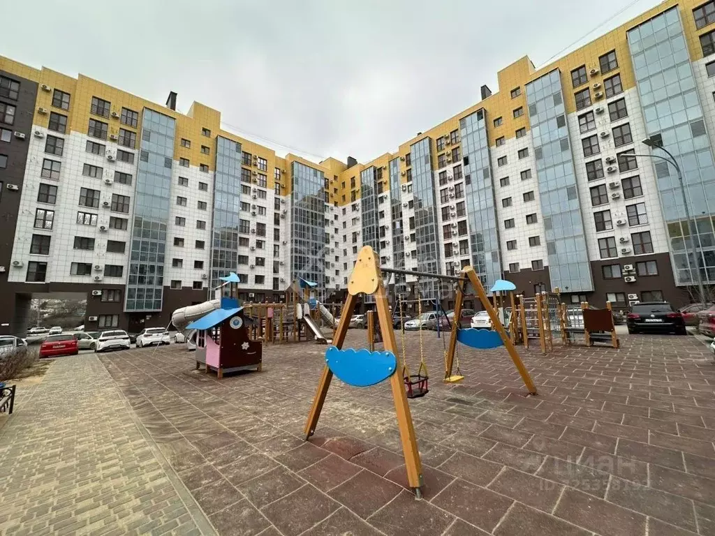 3-к кв. Волгоградская область, Волгоград ул. Расула Гамзатова, 7 (91.6 ... - Фото 0