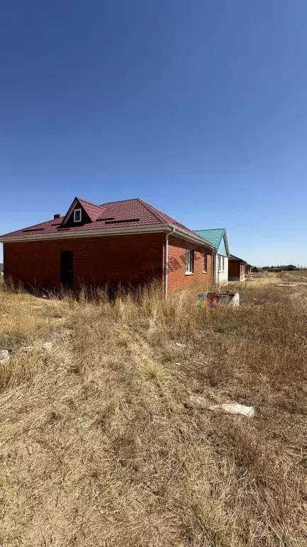 Дом в Калмыкия, Элиста ул. Л.И. Манджиева, 13 (108 м) - Фото 1