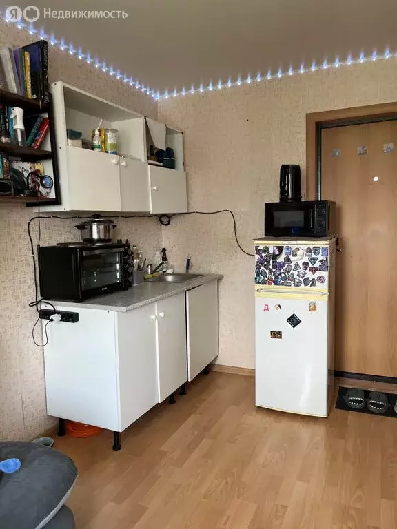 1к в 8-комнатной квартире (13.7 м) - Фото 1
