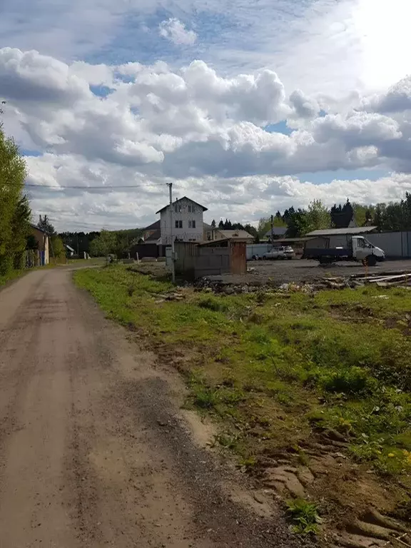 Участок в Московская область, Одинцовский городской округ, д. Малые ... - Фото 1