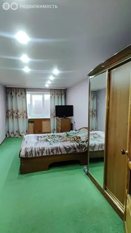 4-комнатная квартира: Усолье-Сибирское, улица Толбухина, 1А (100 м) - Фото 1