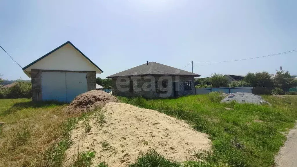 Дом в Белгородская область, Белгород пер. 1-й Лучевой, 14 (100 м) - Фото 1