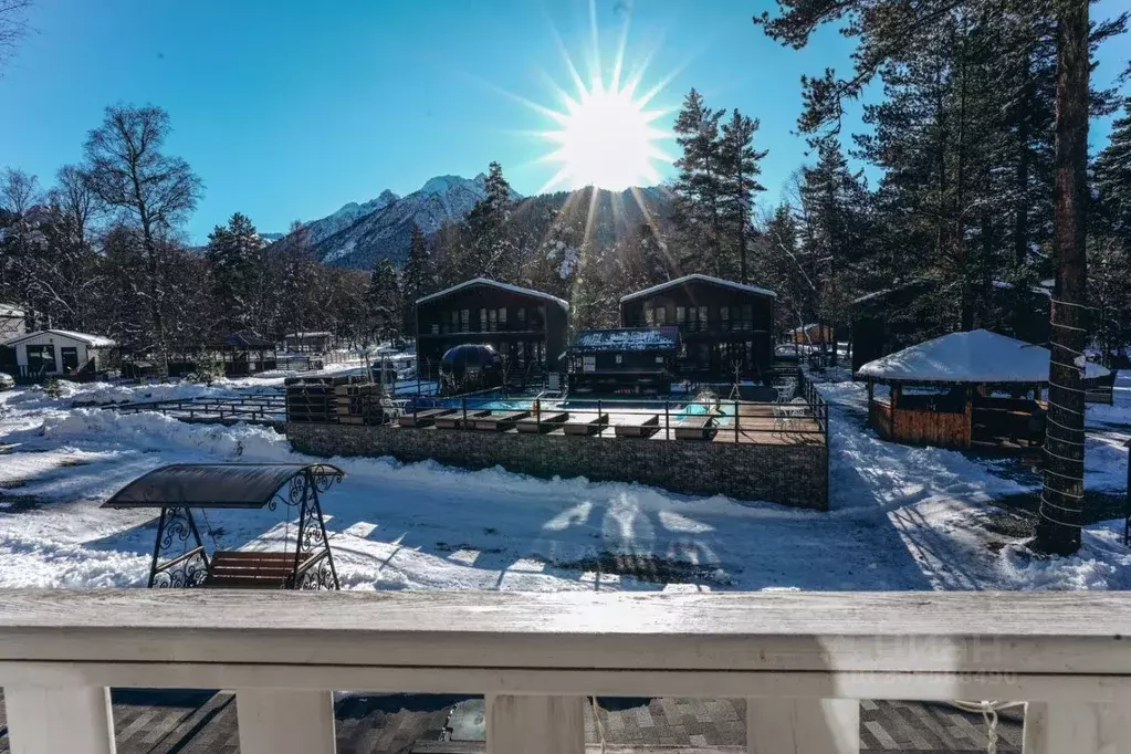 Дом в Карачаево-Черкесия, Зеленчукский район, с. Архыз ул. Софийская ... - Фото 1