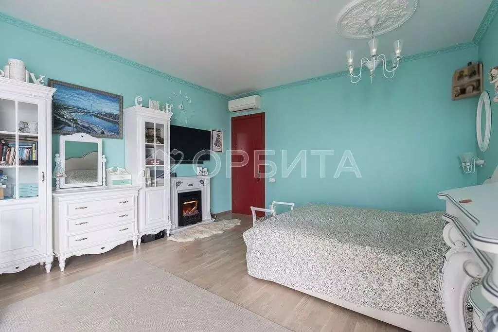 2-к кв. Тюменская область, Тюмень ул. 50 лет Октября, 4 (90.6 м) - Фото 1