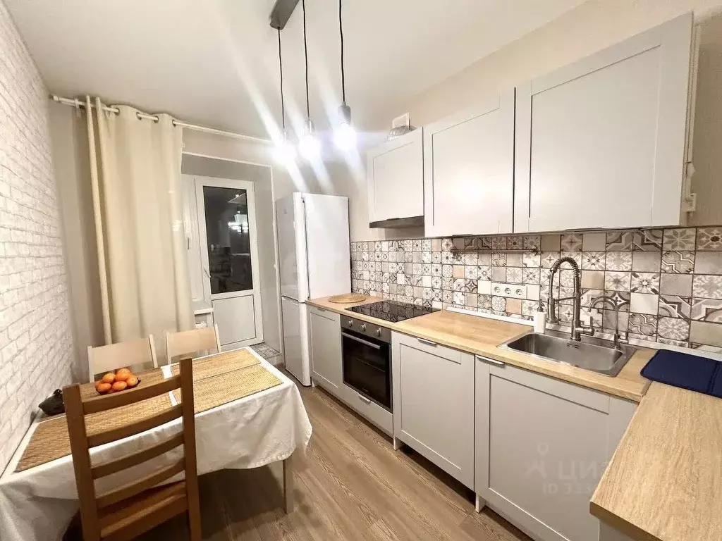 2-к кв. Татарстан, Казань ул. Рауиса Гареева, 96 (50.0 м) - Фото 2