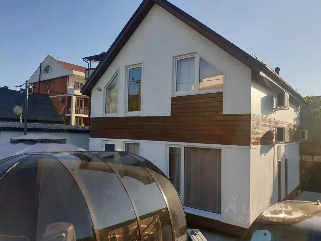 Дом в Краснодарский край, Сочи Адлер жилрайон, ул. Чкалова, 23 (10 м) - Фото 1