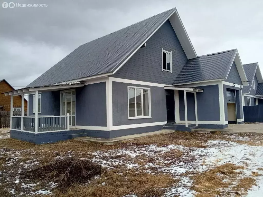 Дом в село Хомутово, улица Ивана Татаринова (200 м) - Фото 1