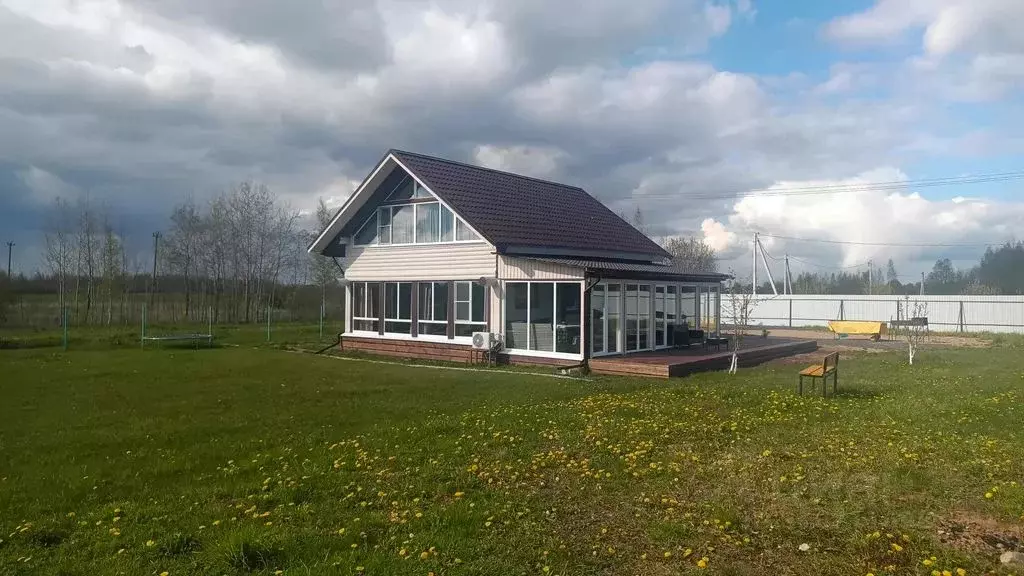 Дом в Новгородская область, Новгородский район, Савинское с/пос, д. ... - Фото 0