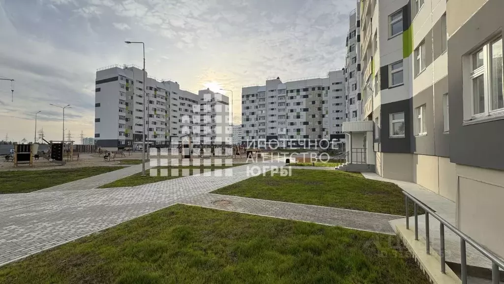 2-к кв. Ханты-Мансийский АО, Нижневартовск Северная ул., 67А (70.5 м) - Фото 0