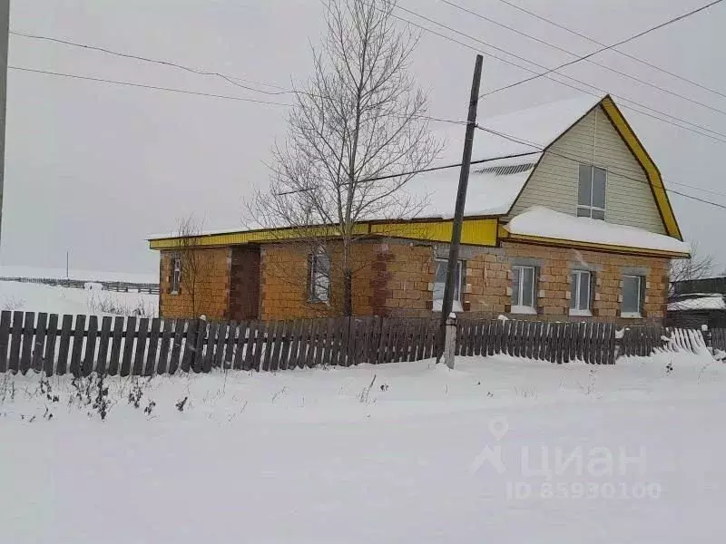 Дом в Башкортостан, Дуванский район, с. Ярославка Комсомольская ул. ... - Фото 1