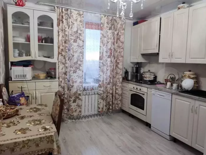 2-к. квартира, 70 м, 9/9 эт. - Фото 0