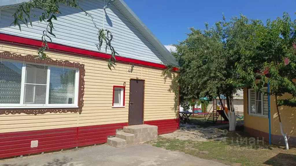 Дом в Саратовская область, Ровное рп ул. Свердлова, 23к2 (100 м) - Фото 0