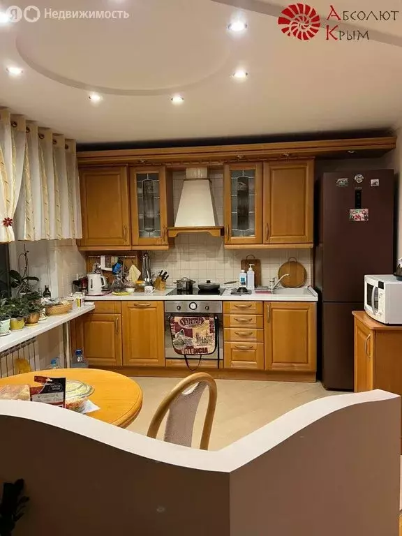 3-комнатная квартира: Феодосия, улица Десантников, 10 (72 м) - Фото 0