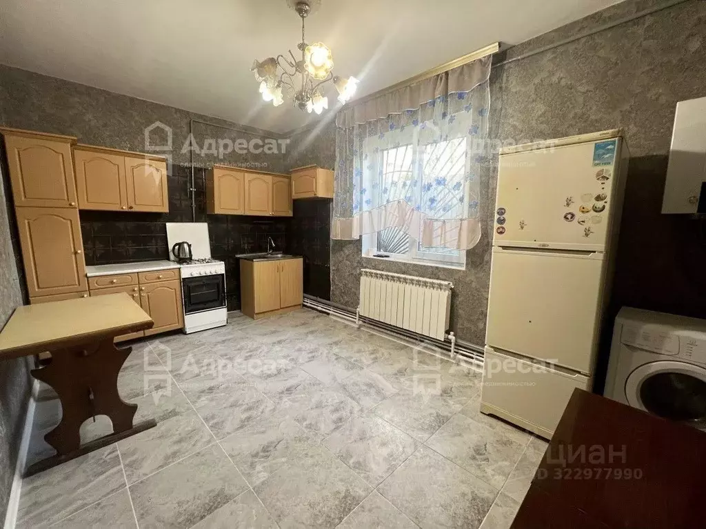 Дом в Волгоградская область, Волгоград Эльтонская ул. (90 м) - Фото 1