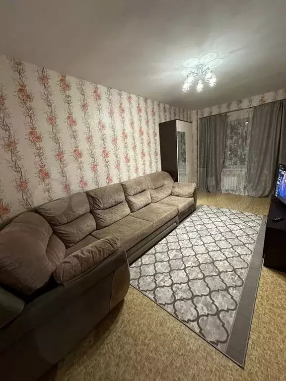 Комната 50 м в 2-к., 5/9 эт. - Фото 0
