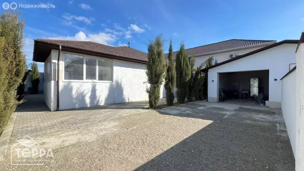 Дом в Заозёрное, улица Аллея Дружбы (150 м) - Фото 2