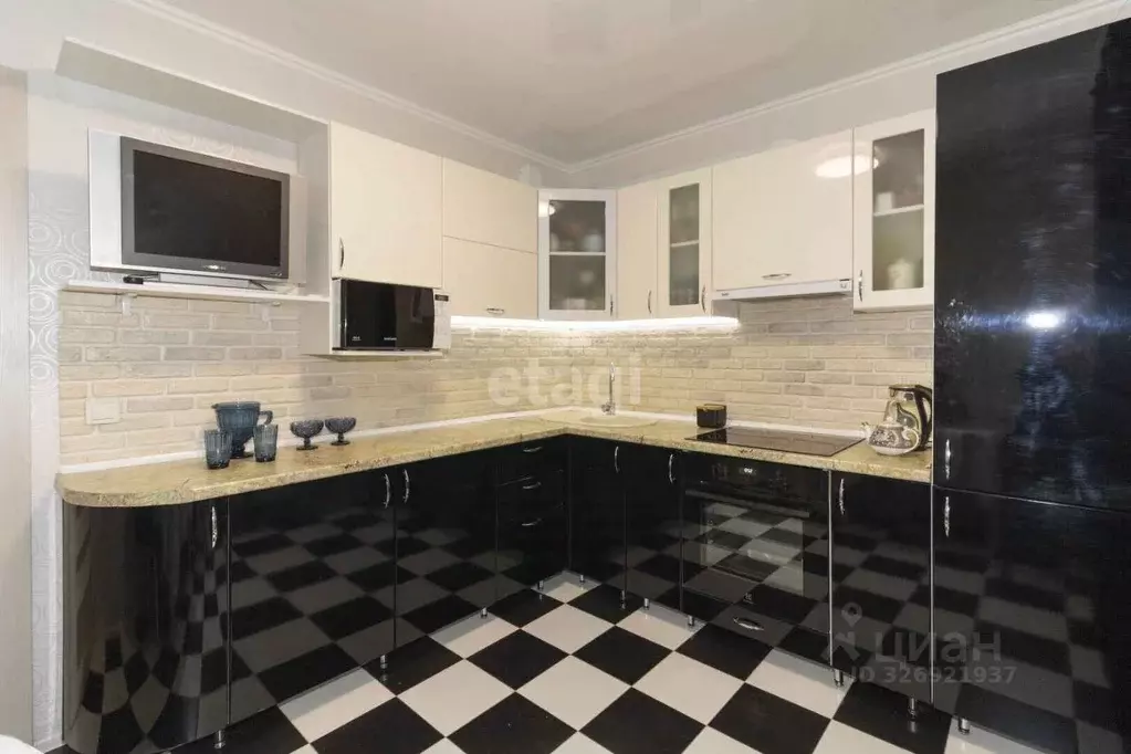 2-к кв. Тюменская область, Тюмень Кремлевская ул., 85к1 (62.5 м) - Фото 2