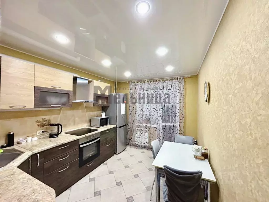 2-к кв. Волгоградская область, Волгоград ул. Маршала Еременко, 42 ... - Фото 0