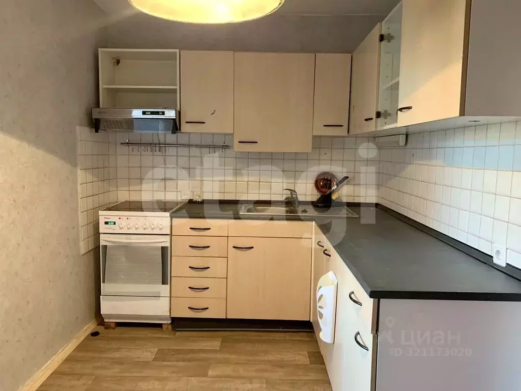 2-к кв. Тюменская область, Тюмень 6-й мкр, ул. Валерии Гнаровской, 9 ... - Фото 0