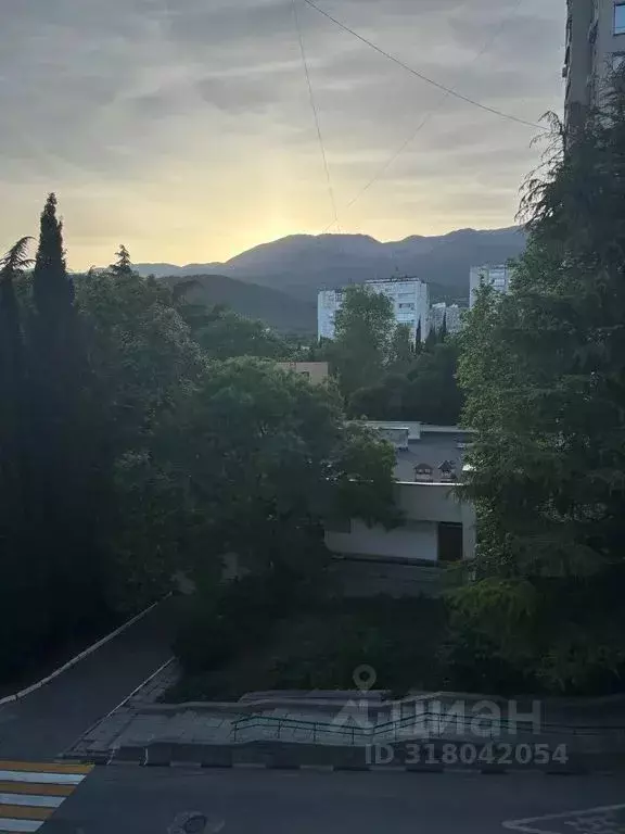 1-к кв. Крым, Алушта муниципальный округ, Партенит пгт ул. ... - Фото 0