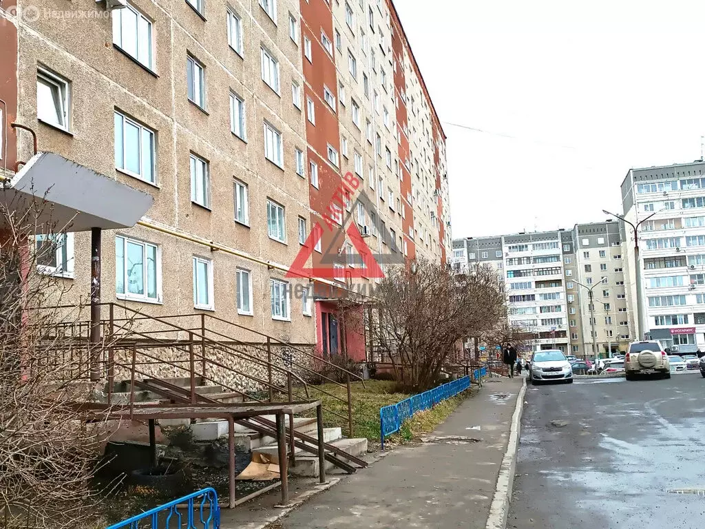 3-комнатная квартира: Каменск-Уральский, улица Суворова, 25 (57 м) - Фото 0