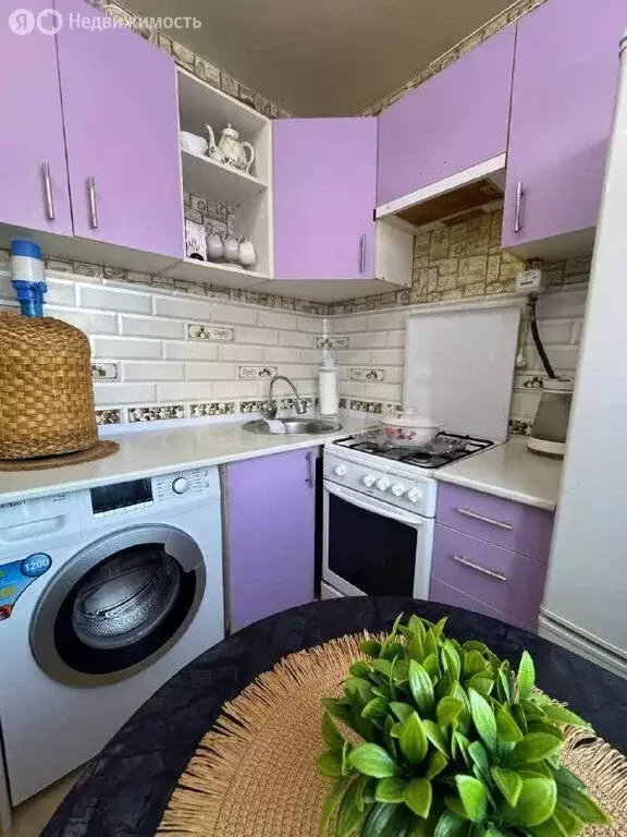 3-комнатная квартира: Курган, улица Пичугина, 16 (50.7 м) - Фото 1