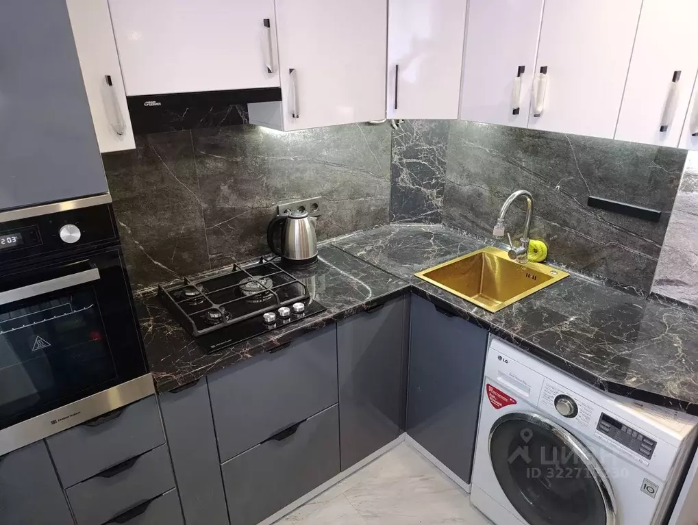 2-к кв. Севастополь ул. Приморская, 27 (55.0 м) - Фото 0