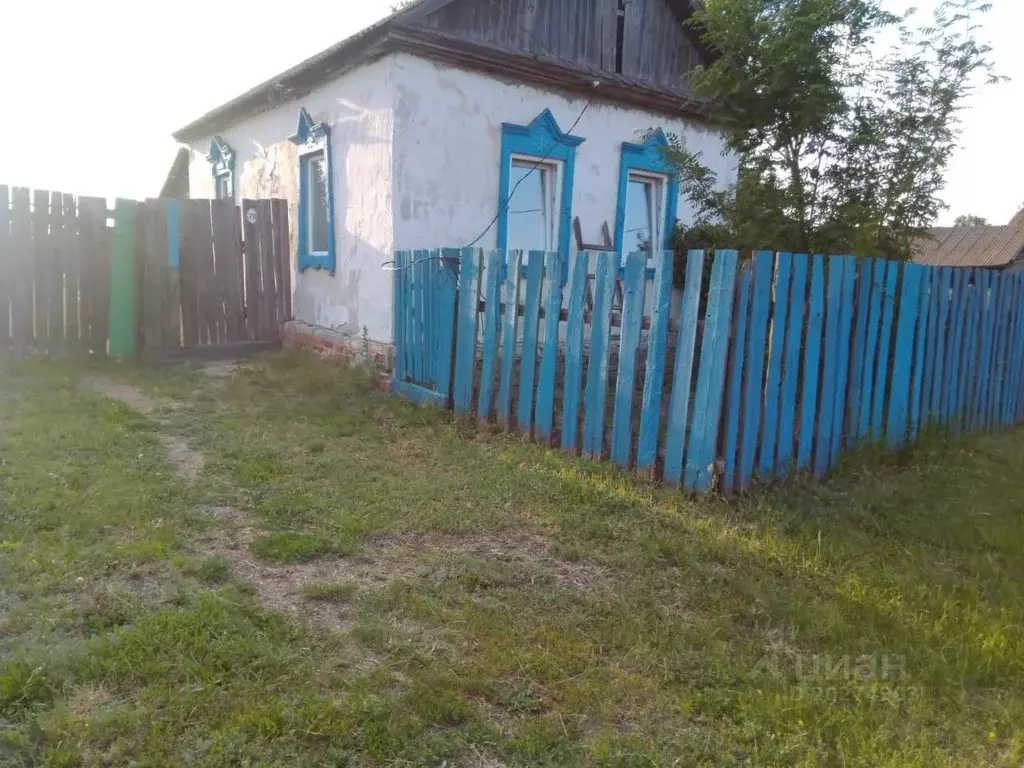 Дом в Саратовская область, Вольский район, Кряжимское муниципальное ... - Фото 0