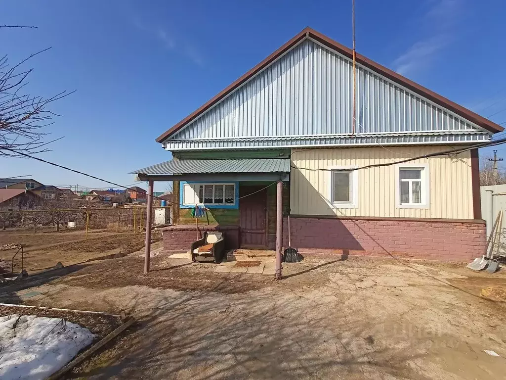 Дом в Саратовская область, Энгельс муниципальное образование, с. ... - Фото 1