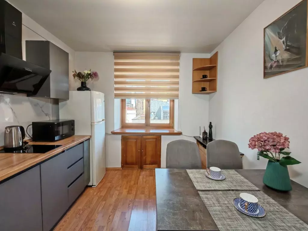 2-к кв. Приморский край, Владивосток ул. Бестужева, 31 (56.0 м) - Фото 1