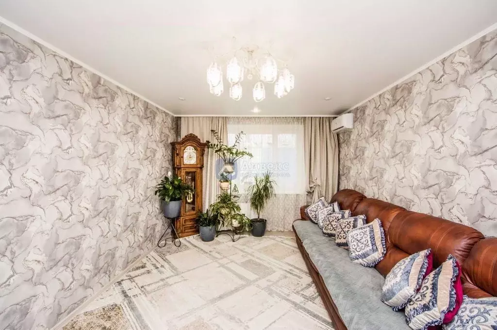 3-к кв. Тюменская область, Тюмень ул. Федюнинского, 58к2 (92.2 м) - Фото 0