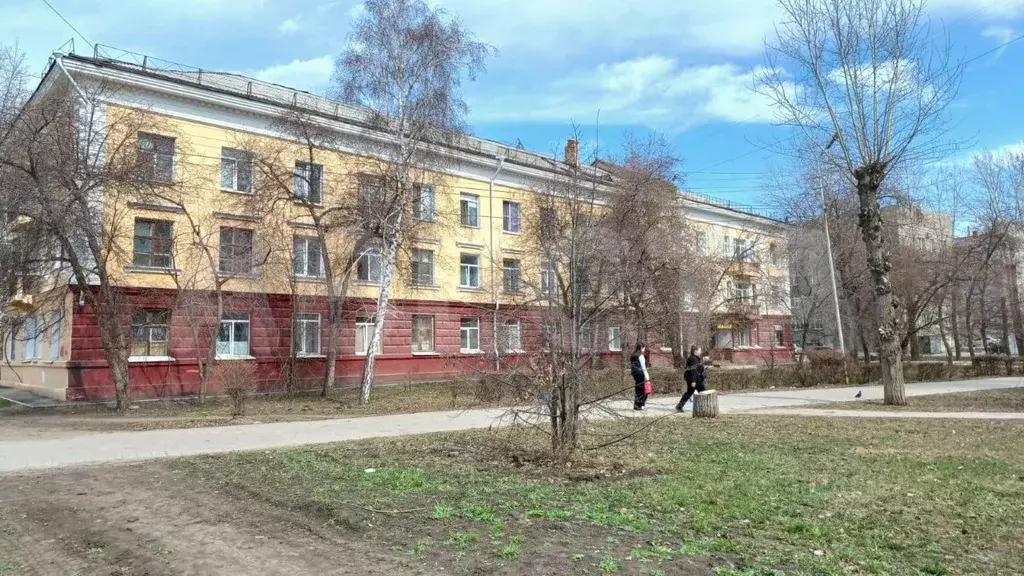 Комната Омская область, Омск ул. Серова, 20 (14.2 м) - Фото 0