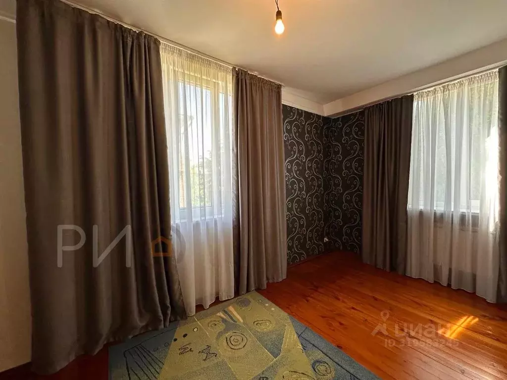 3-к кв. Севастополь ул. Ялтинская, 7 (74.0 м) - Фото 0