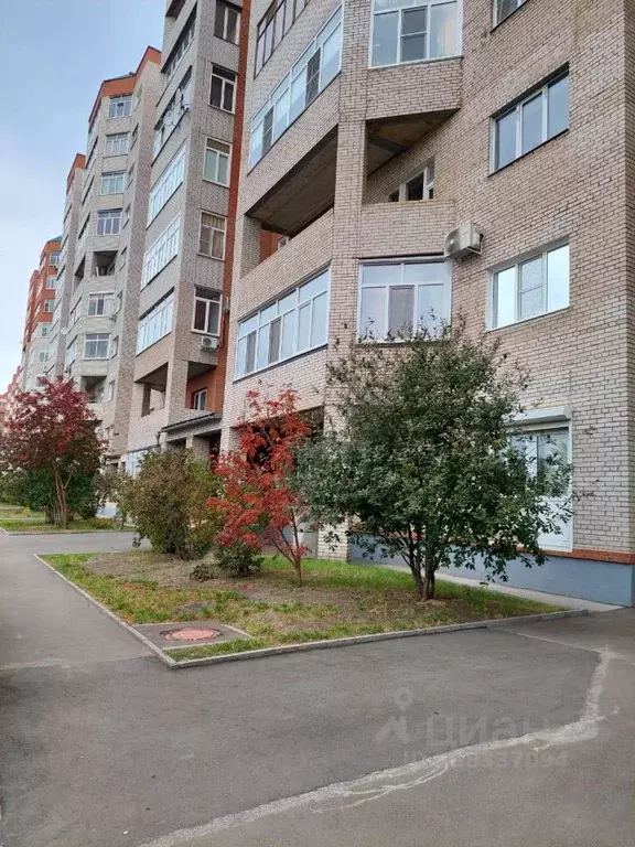 2-к кв. Омская область, Омск просп. Комарова, 9 (78.7 м) - Фото 1