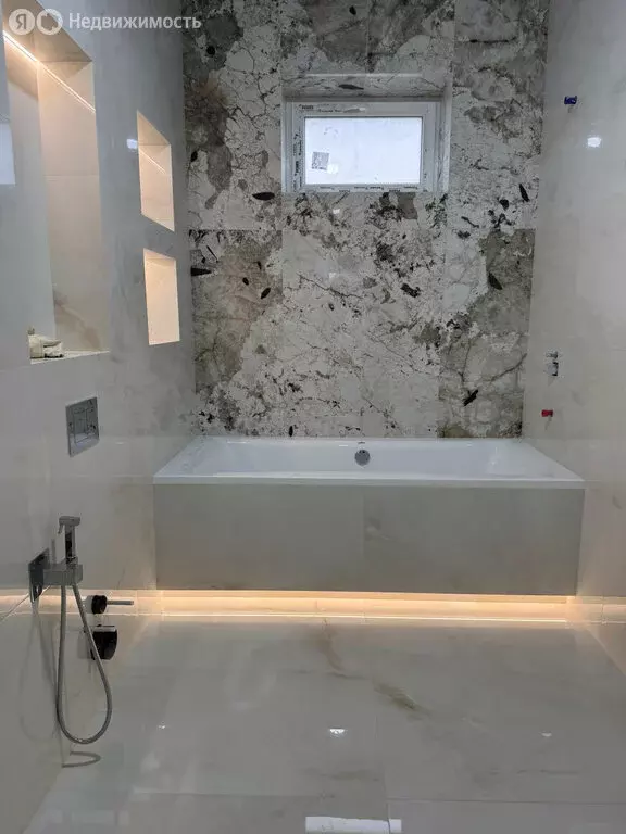 2-комнатная квартира: Махачкала, проспект Имама Шамиля, 1Д (73 м) - Фото 1