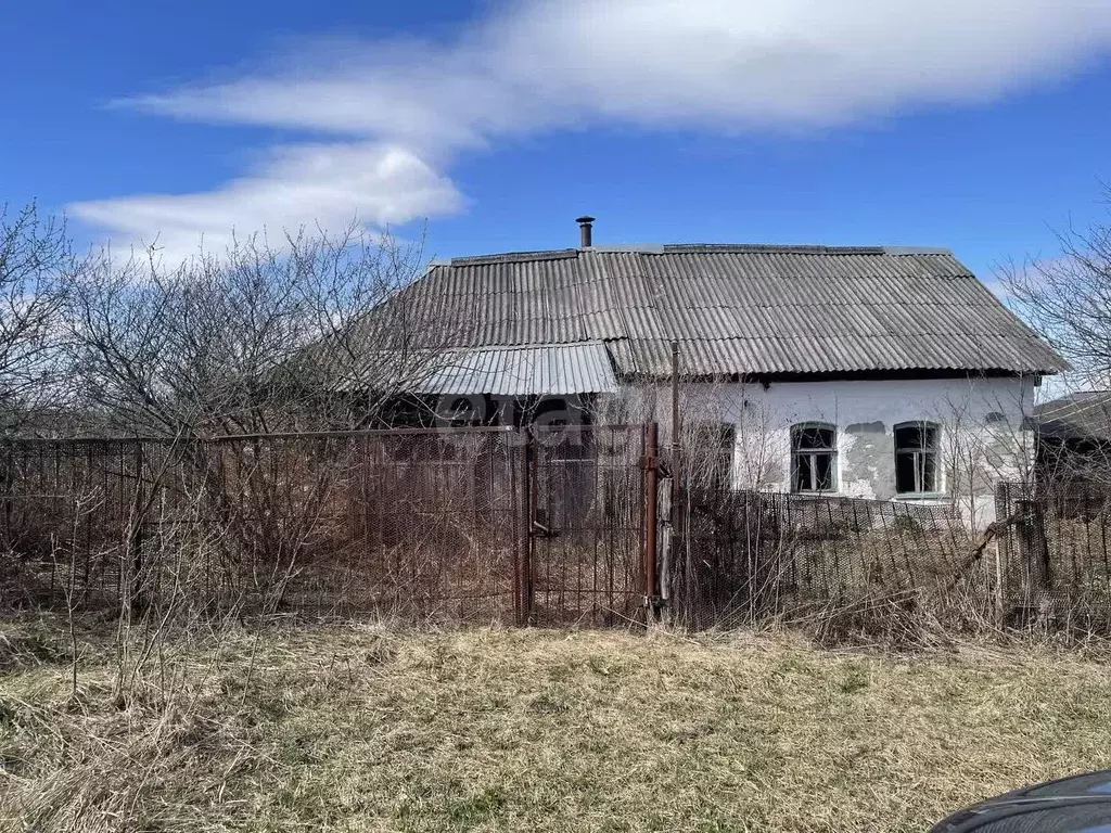 Дом в Тульская область, Дубенский район, Воскресенское с/пос, д. ... - Фото 1