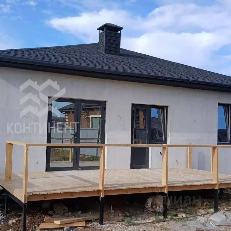 Дом в Крым, Сакский район, Новофедоровка пгт ул. Пехотинцев, 13 (138 ... - Фото 0