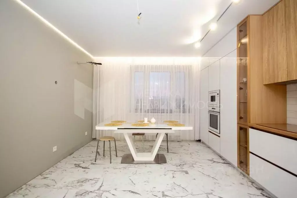 2-к кв. Тюменская область, Тюмень Новгородская ул., 14 (72.5 м) - Фото 1