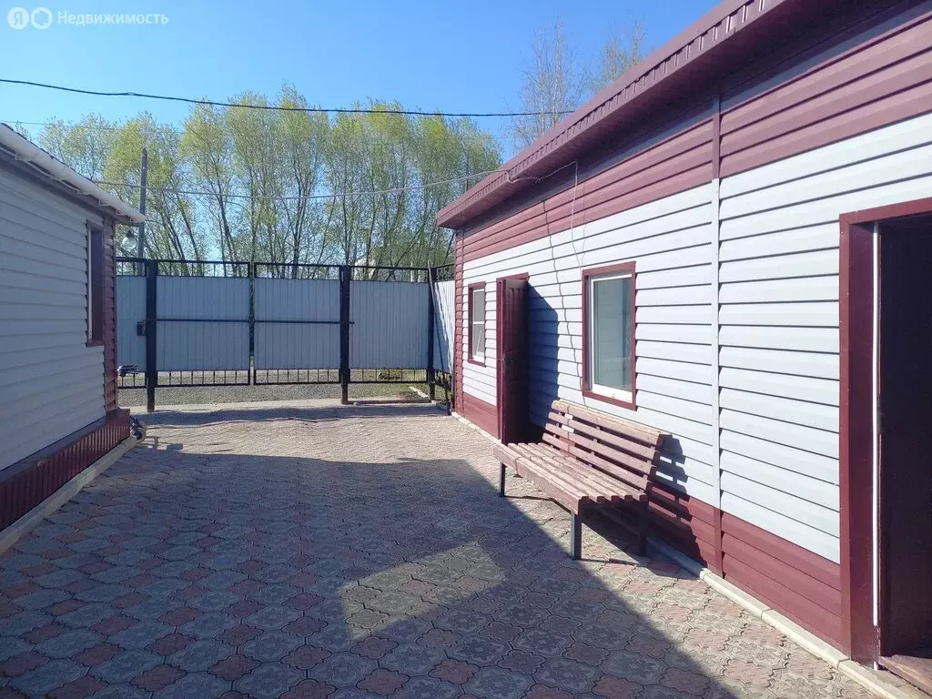 Дом в Омская область, рабочий посёлок Кормиловка, улица Волкова, 27 ... - Фото 1