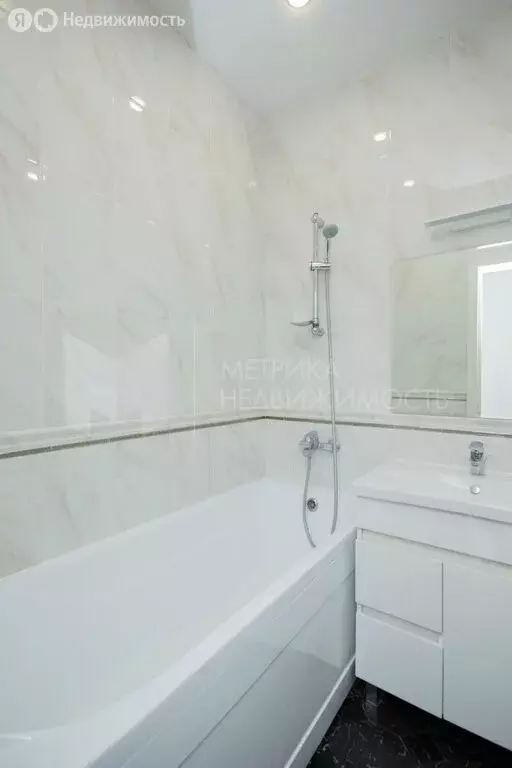 1-комнатная квартира: Тюмень, улица Дмитрия Менделеева, 7 (48.9 м) - Фото 1