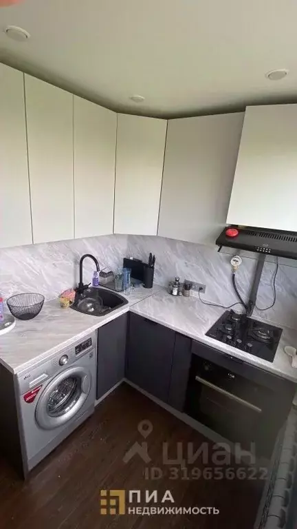 3-к кв. Санкт-Петербург ул. Есенина, 8К1 (60.3 м) - Фото 0