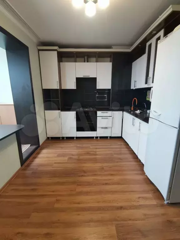 1-к. квартира, 42,7 м, 4/10 эт. - Фото 0