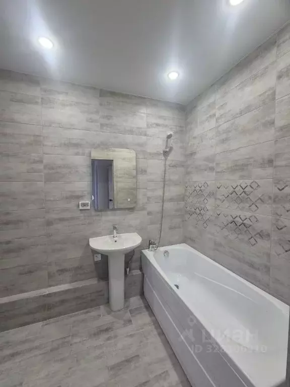 2-к кв. Омская область, Омск ул. 8-я Линия, 197А (62.4 м) - Фото 2