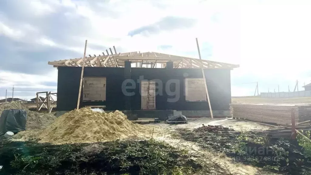 Дом в Белгородская область, Старооскольский городской округ, с. ... - Фото 1