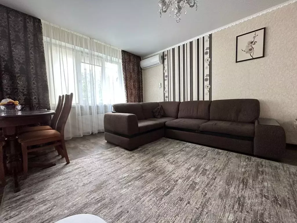 3-к кв. Волгоградская область, Волгоград ул. Кирова, 92Б (65.0 м) - Фото 1