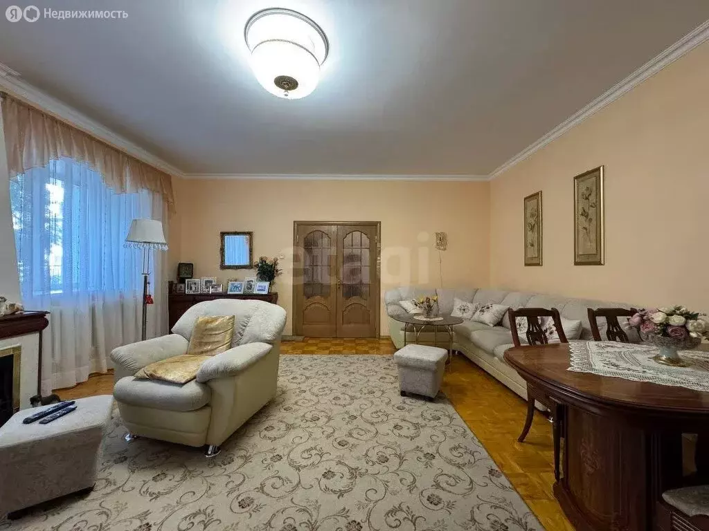 Дом в Оренбург, микрорайон Солнечный, улица Строителей (281 м) - Фото 0