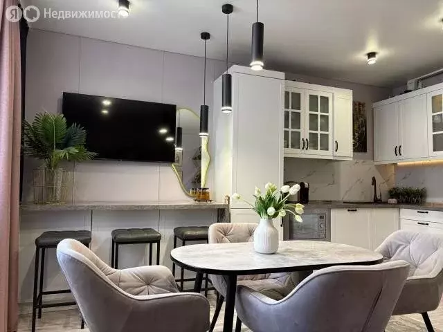2-комнатная квартира: Екатеринбург, улица Раевского, 18А (70 м) - Фото 0
