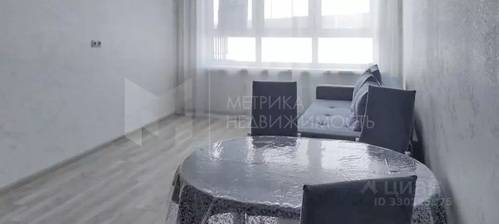 Студия Тюменская область, Тюмень ул. Василия Малкова, 10 (28.35 м) - Фото 1